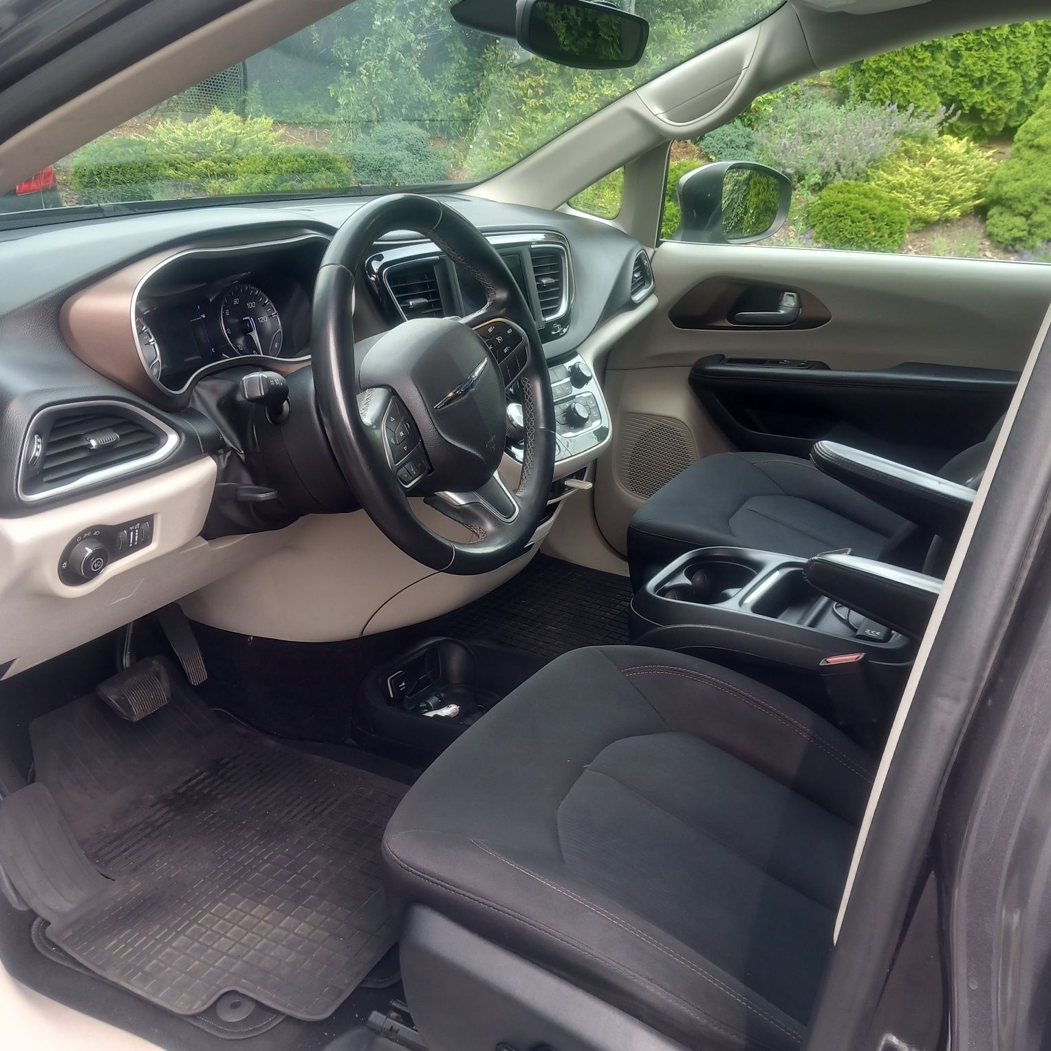 Chrysler Pacifica 2017 7osób