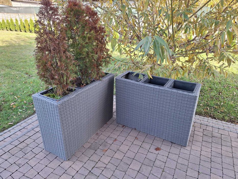Sprzedam dwie donice ogrodowe.