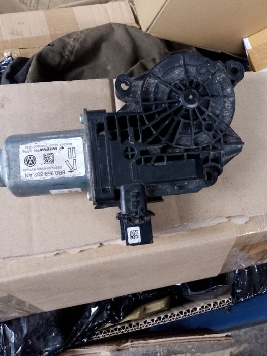 Silniczek podnoszenia szyby Seat Ibiza Prawy  przód. Skoda,VW Polo