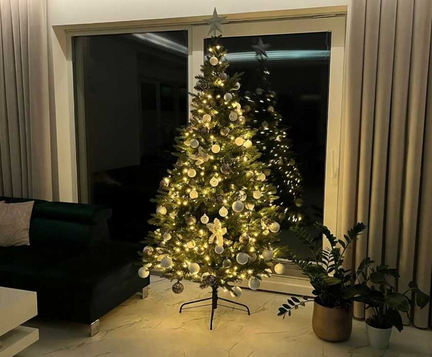 Choinka sztuczna ŚWIERK GÓRSKI Z SZYSZKAMI jak prawdziwy gęsty 220cm