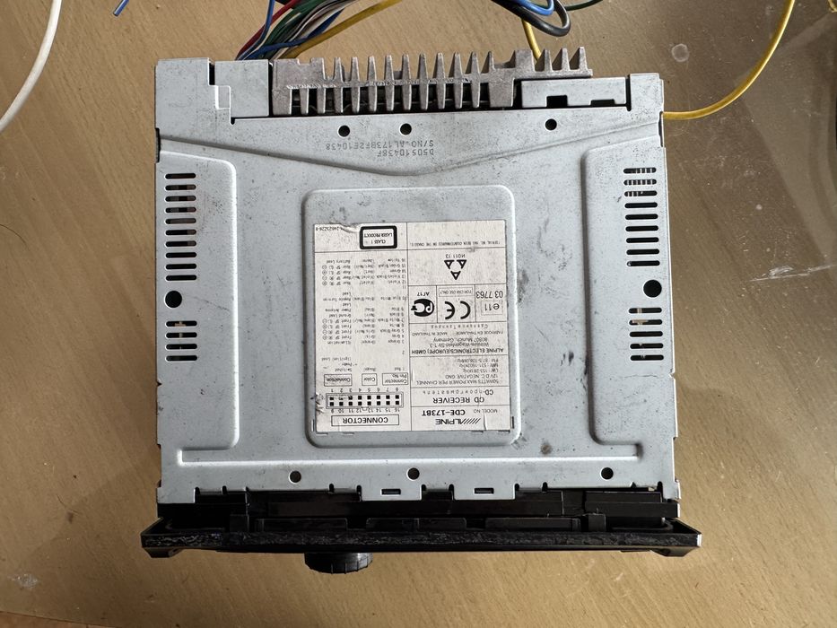 Vendo Radio Alpine usado com entada USB E AUX