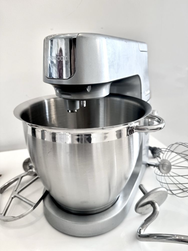 Kenwood Chef XL Elite 1400w з додатковими насадками