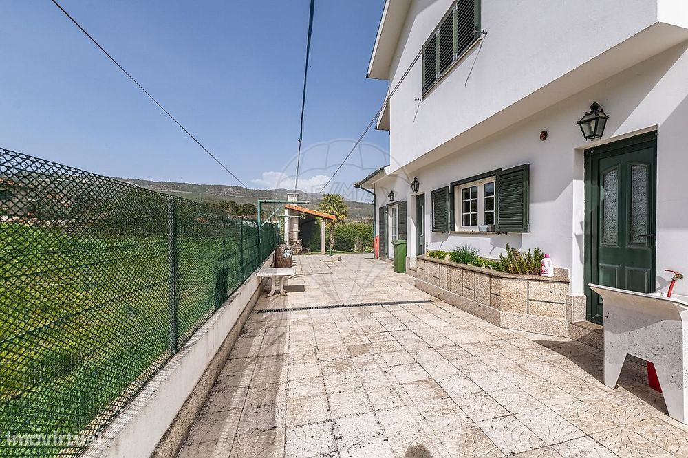 Moradia T5 para venda