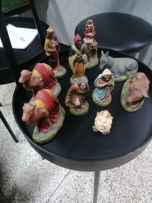Presépio antigo com 10 figuras