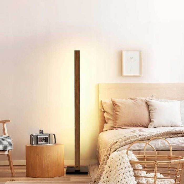 Drewniana lampa podłogowa stylowa, ciepła i nowoczesna designerska