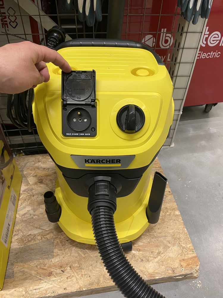 Пилосос (побутовий) Karcher WD3 P з розеткою