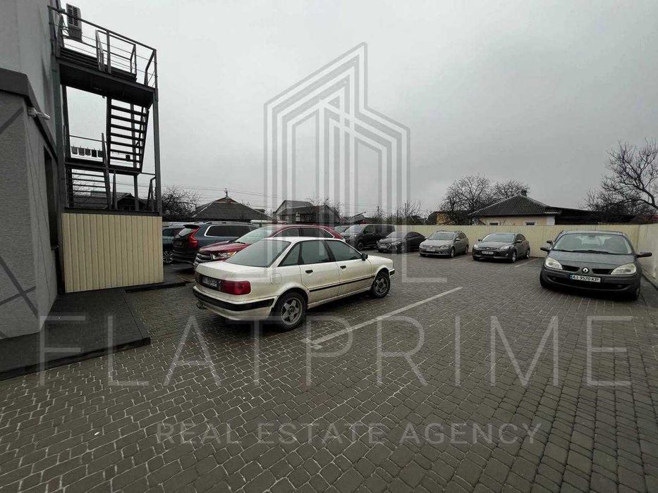 Без% Фасад торгове комерційне приміщення будівля з орендарем