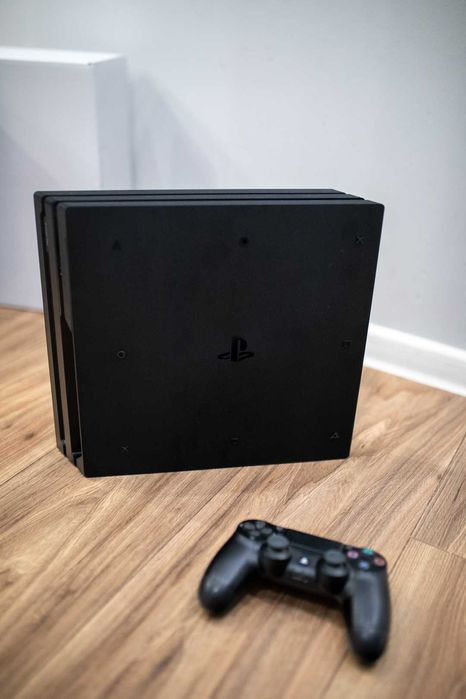 PlayStation 4 Pro - mało używana, super stan, CUH-7216B soft 12.00