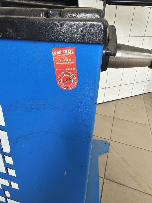 Wyważarka do kół UNI TROLL 2351-wyprzedaż