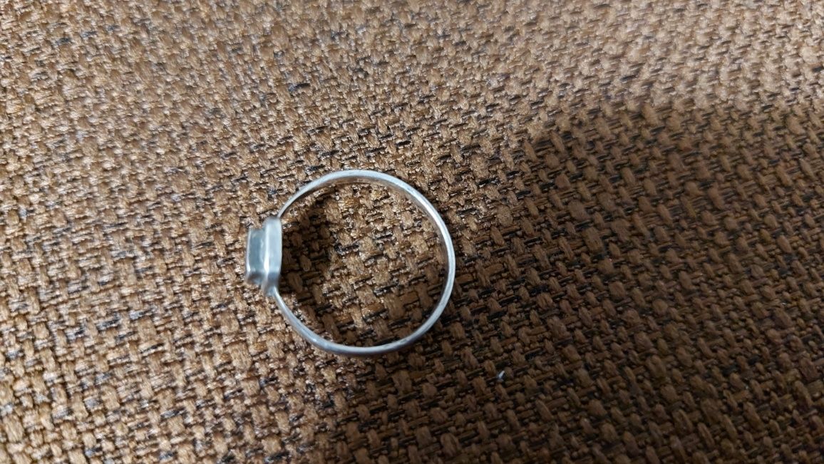 Srebrny pierścionek z czarnym kamieniem PRL