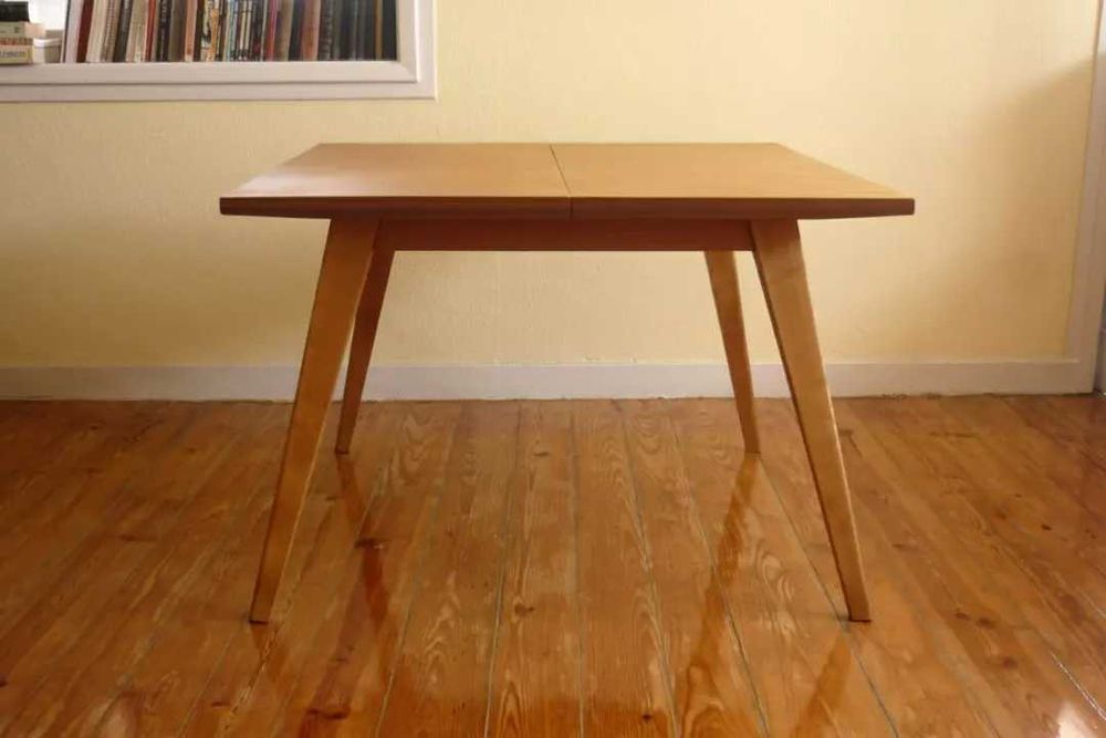 Mesa vintage restaurada