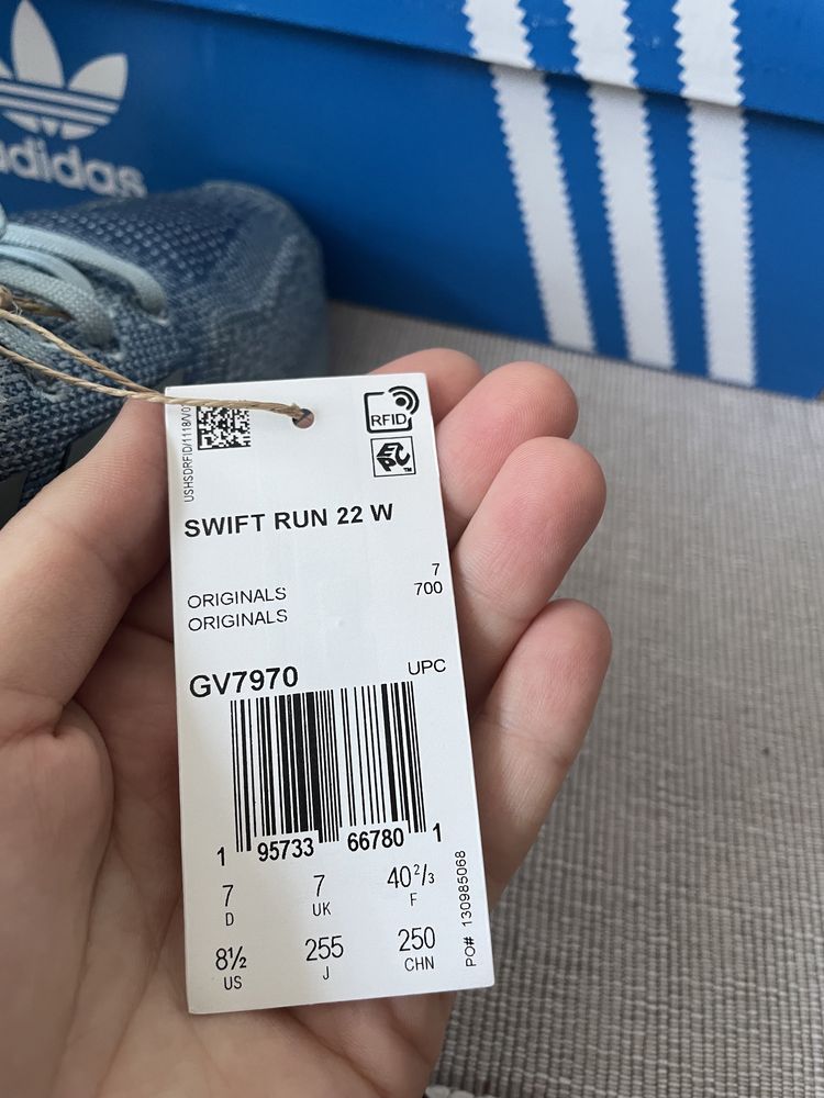 Нові, оригінальні Жіночі кросівки Adidas Swift Run