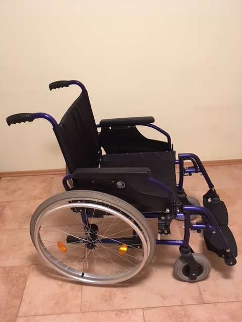 Wózek inwalidzki Vermeiren D200, lekki aluminiowy + siatka