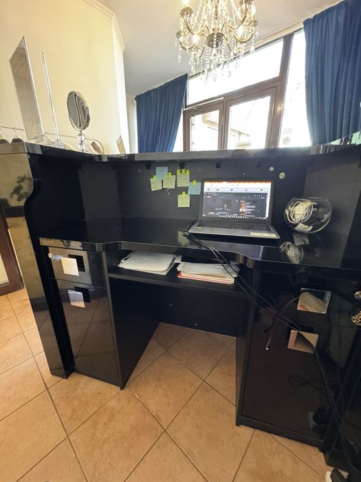 Рецепція , рецепшн, стійка рецепції