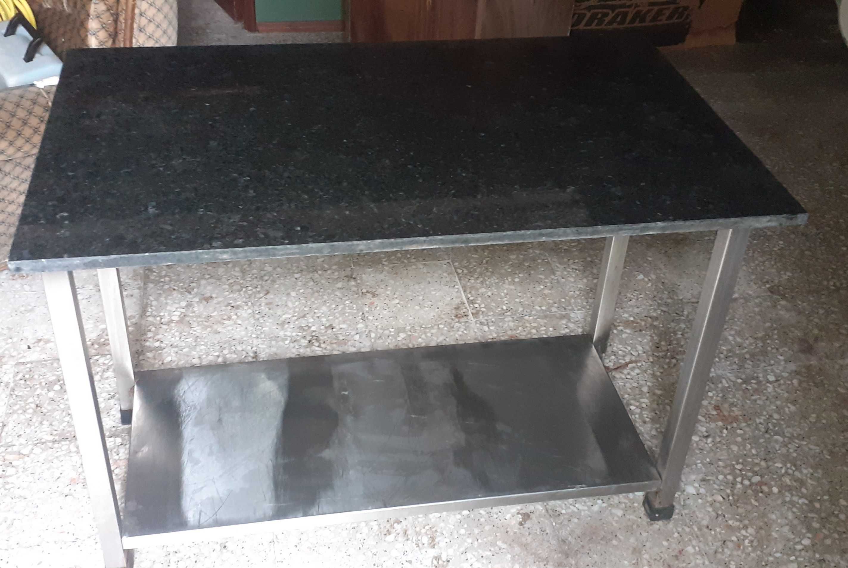 Mesa em marmore perfeito para fazer pizza