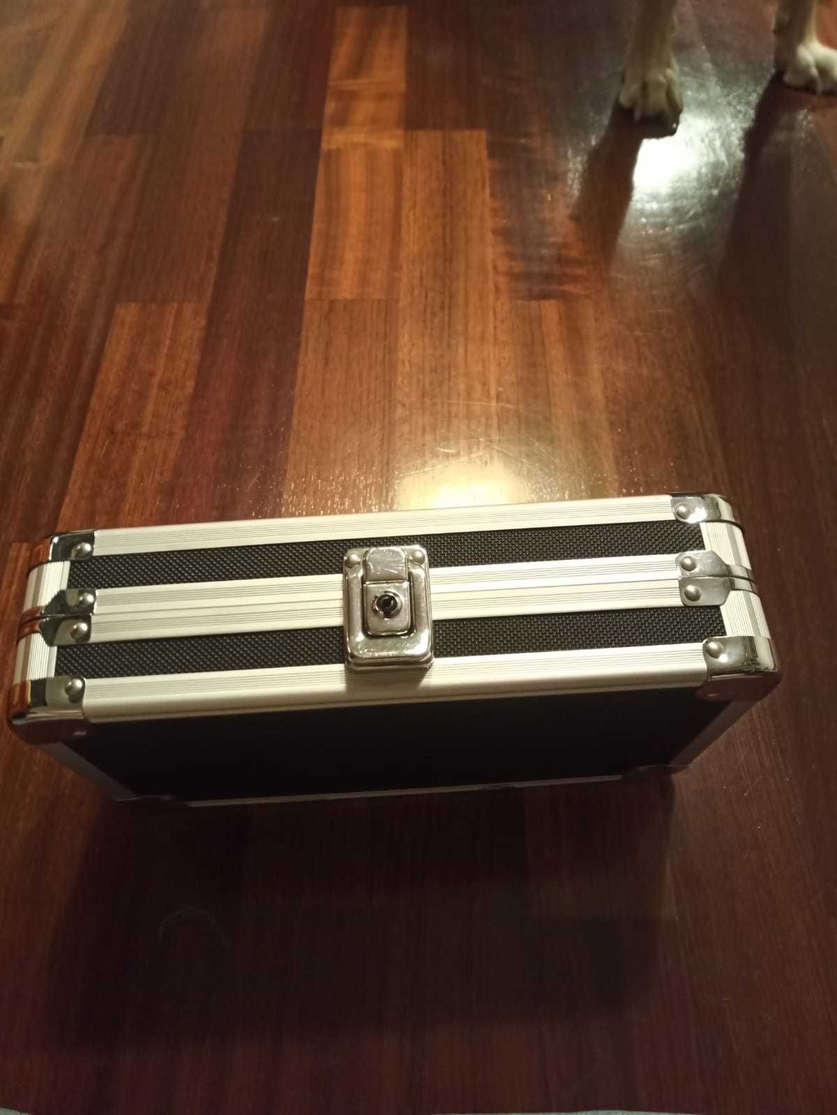 Mala porta 64  CD em alumínio