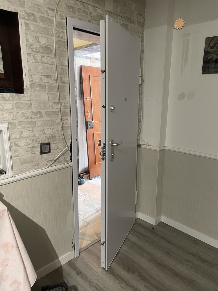 Porta blindada com montagem e iva incluso no preço
