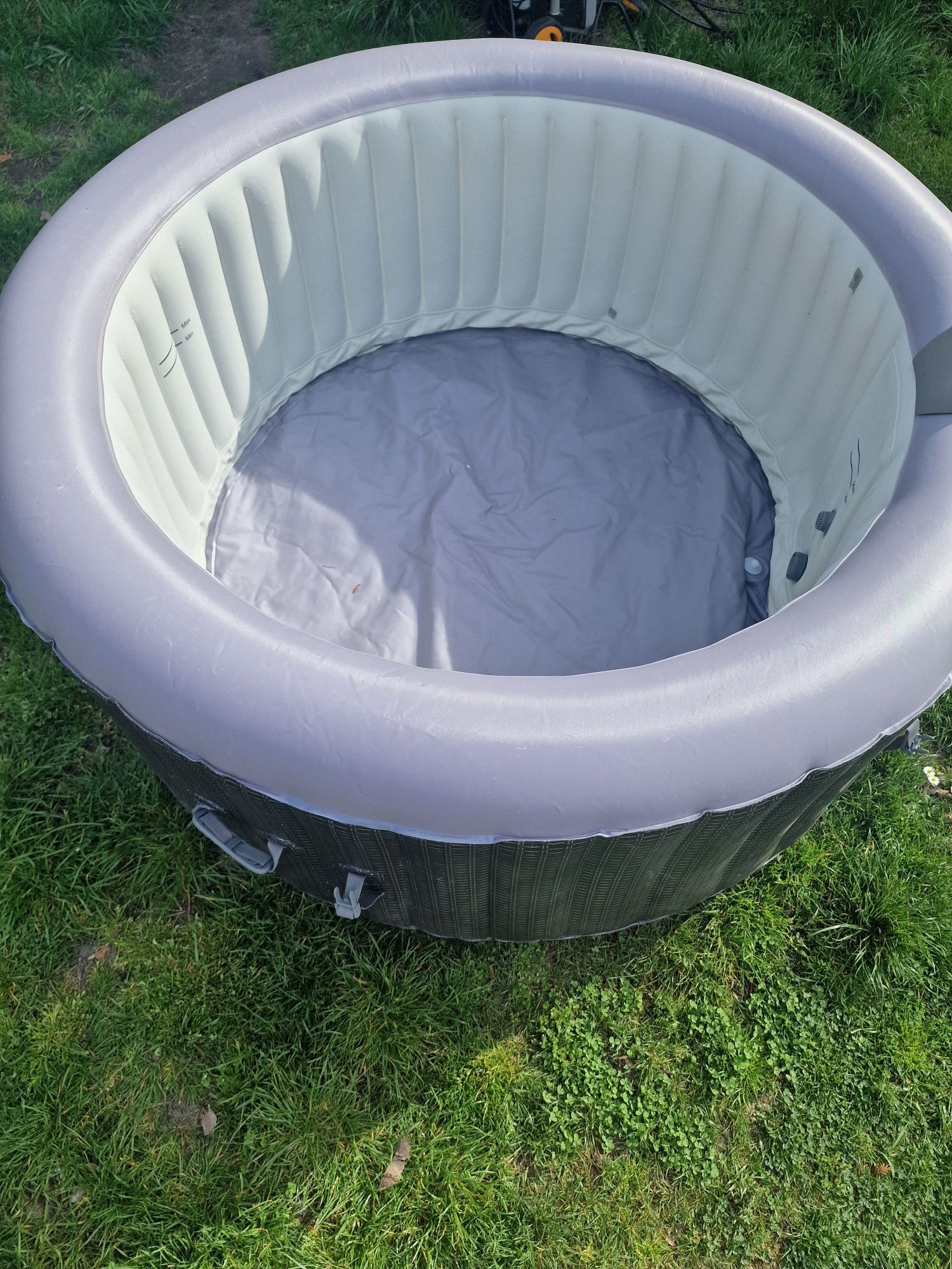 Jacuzzi ogrodowe CleverSpa Mia 4 osobowe