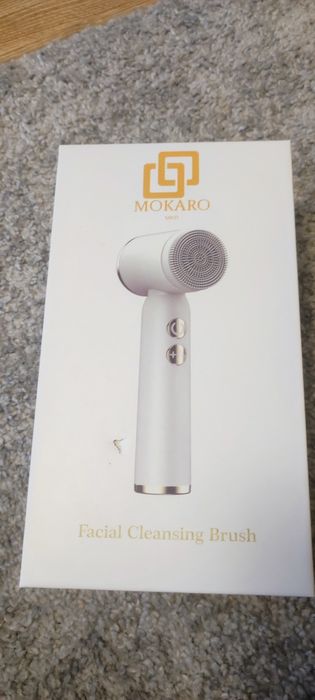 Szczoteczka do mycia twarzy.