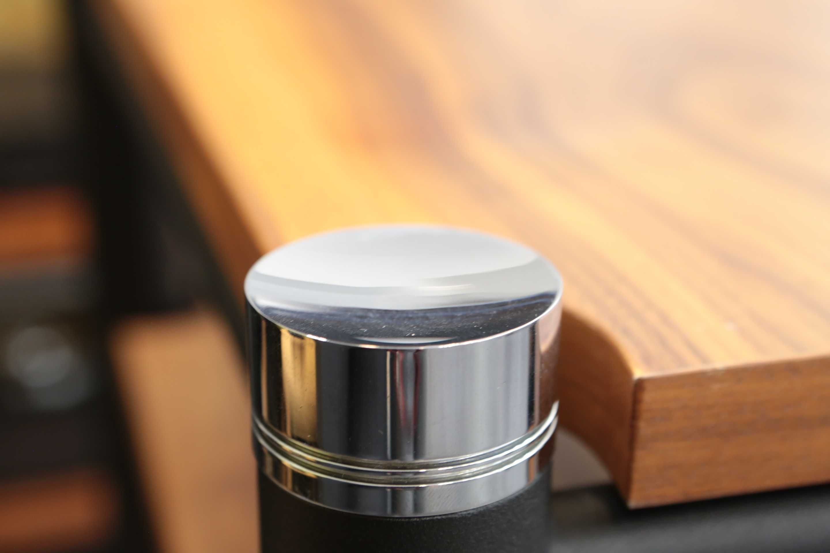 Stolik Base Audio pionowy na sprzęt audio