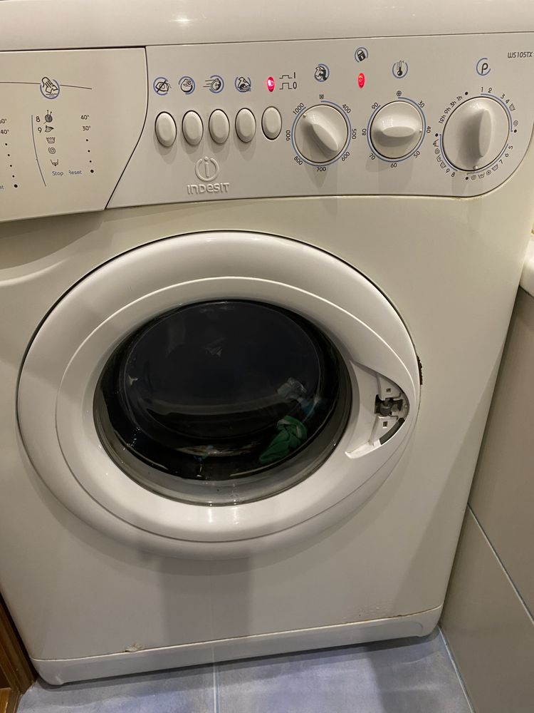 Стиральная машинка  Indesit ws1051x