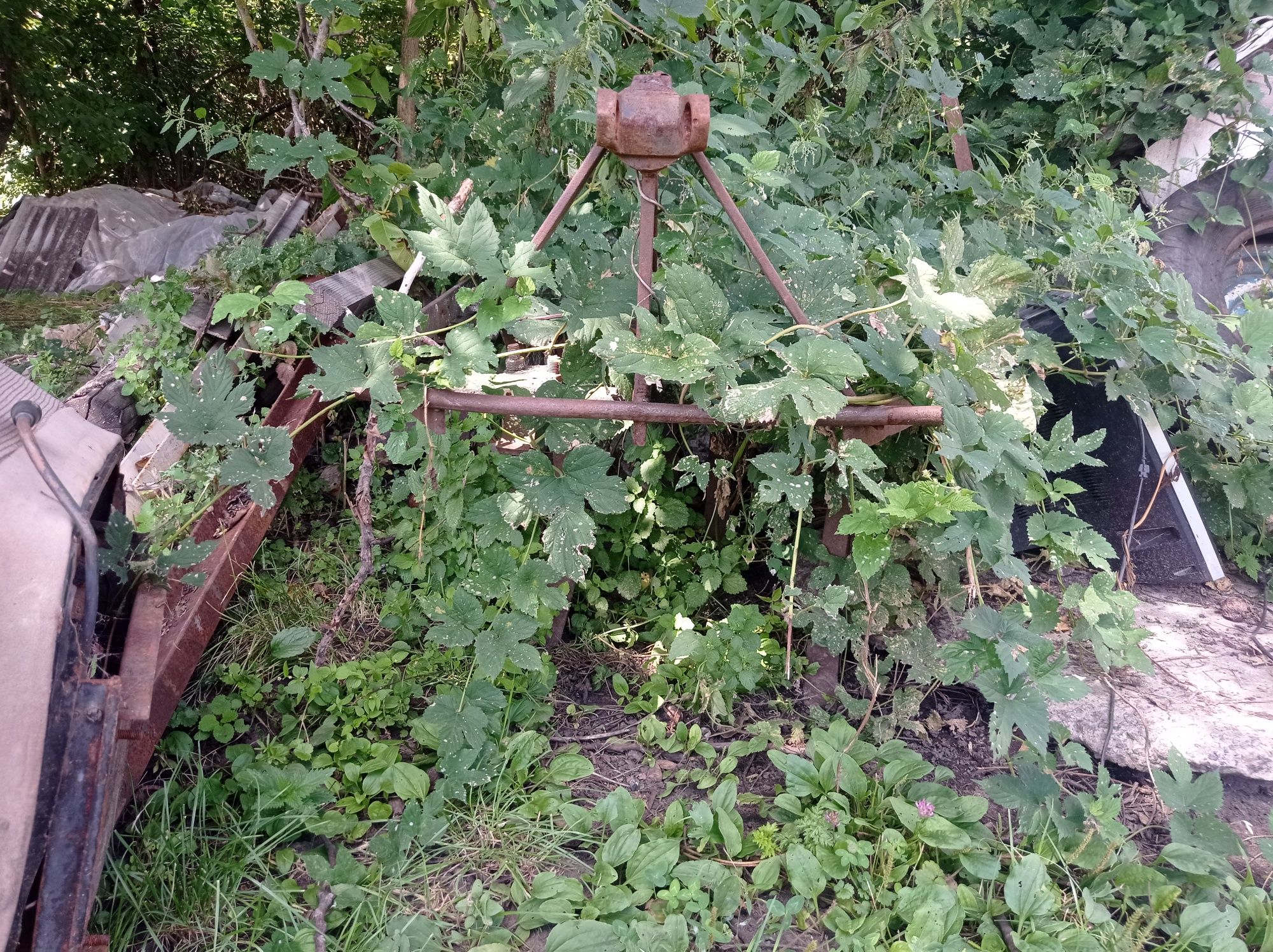 Плуг і культиватор
