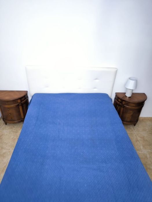 Cama de casal sommier com cabeceira e colchão