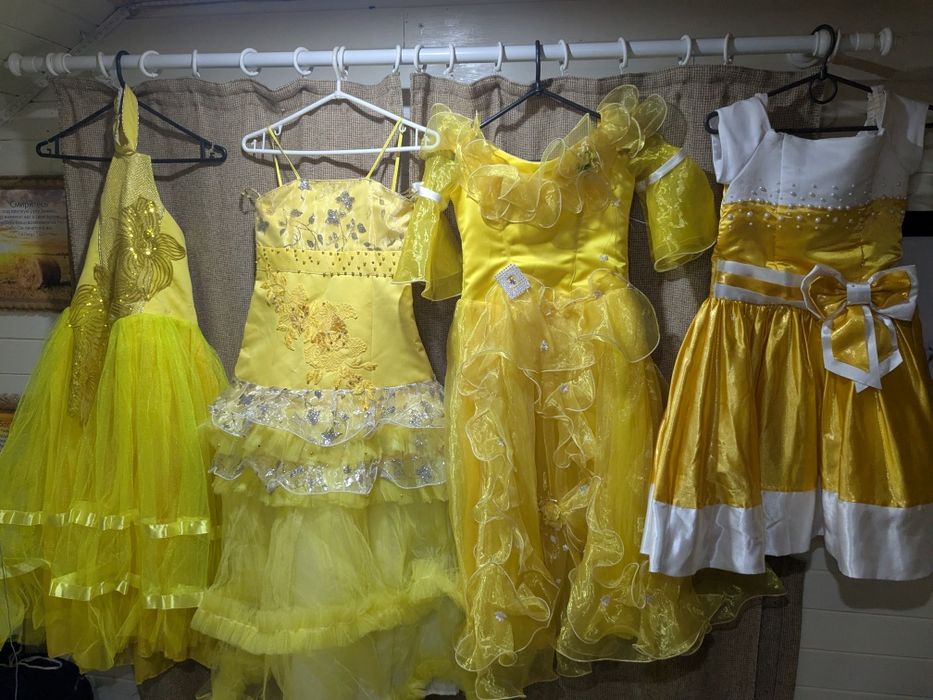 Продам бальні сукні