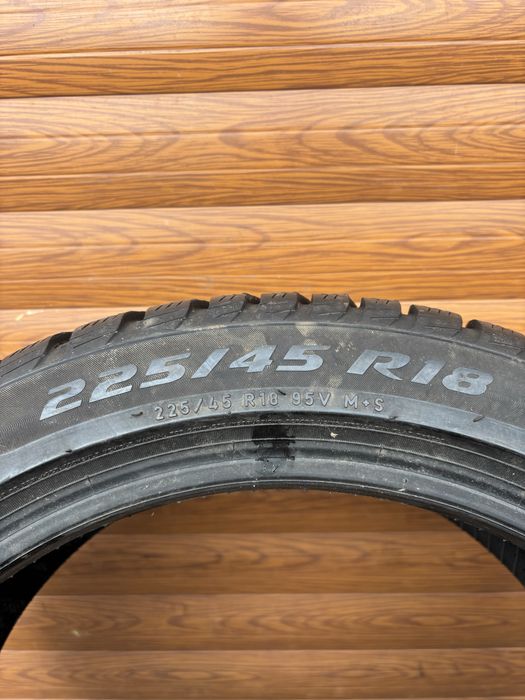 225/45/18 Pirelli 2 opony zimowe 2021r