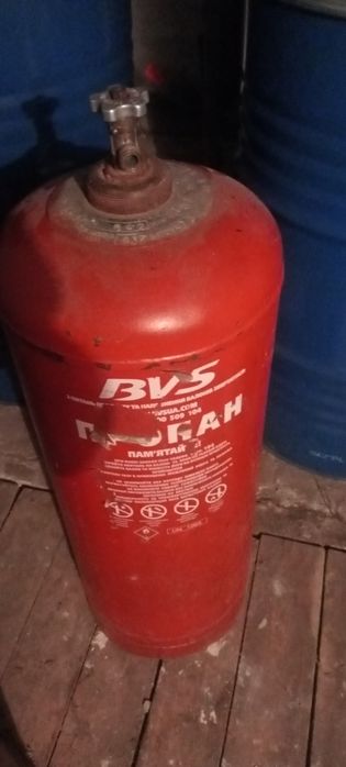 Газові балон має 6 кілограм газу,в також50,27,тиск тримають