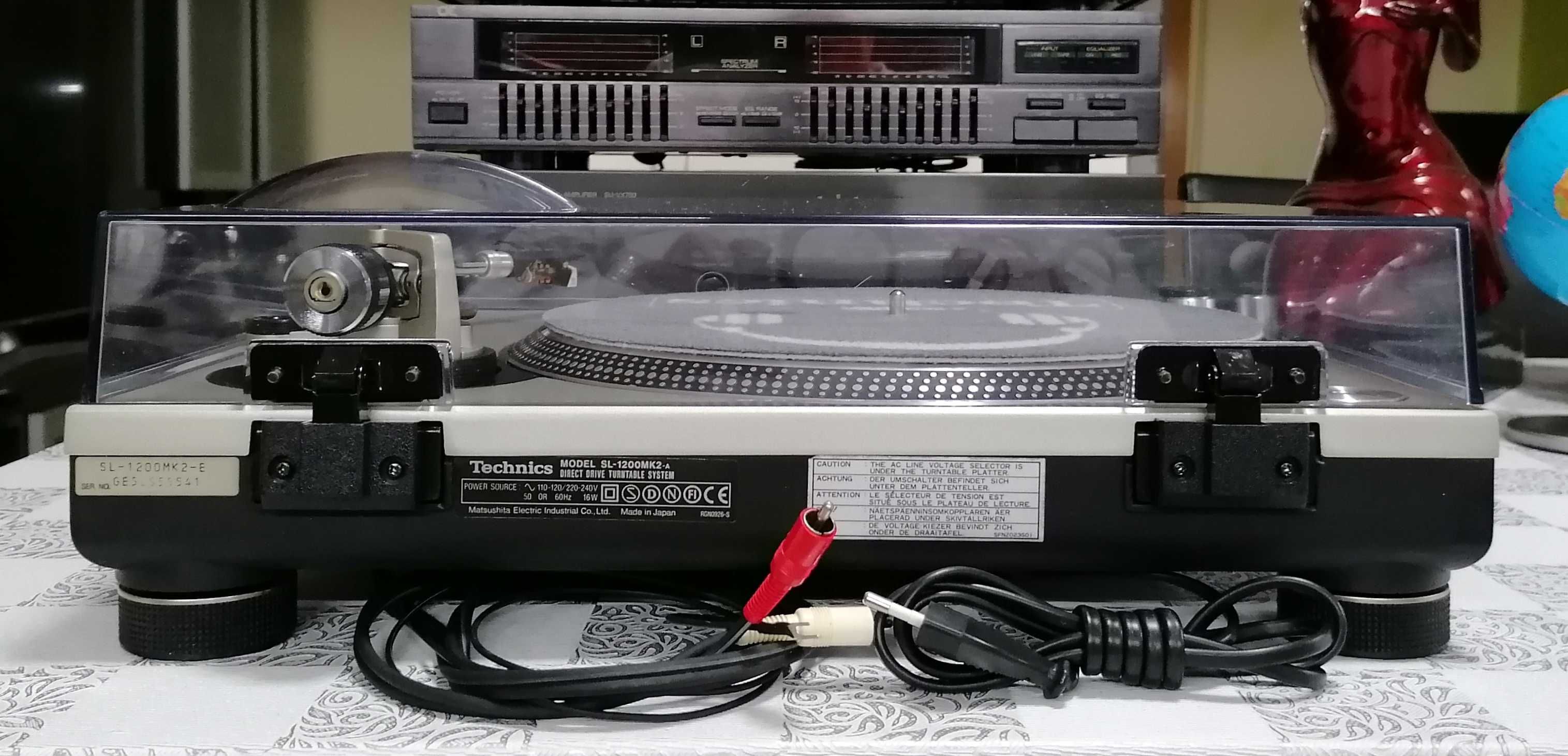Gira-Discos Technics SL-1200MK2-A