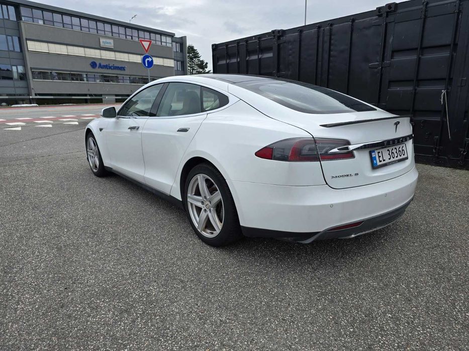 Tesla Model S 2014 P85+ 85кВт