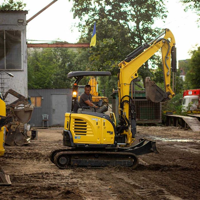 Оренда міні екскаватора. Послуги спецтехніки. Малогабаритна техніка