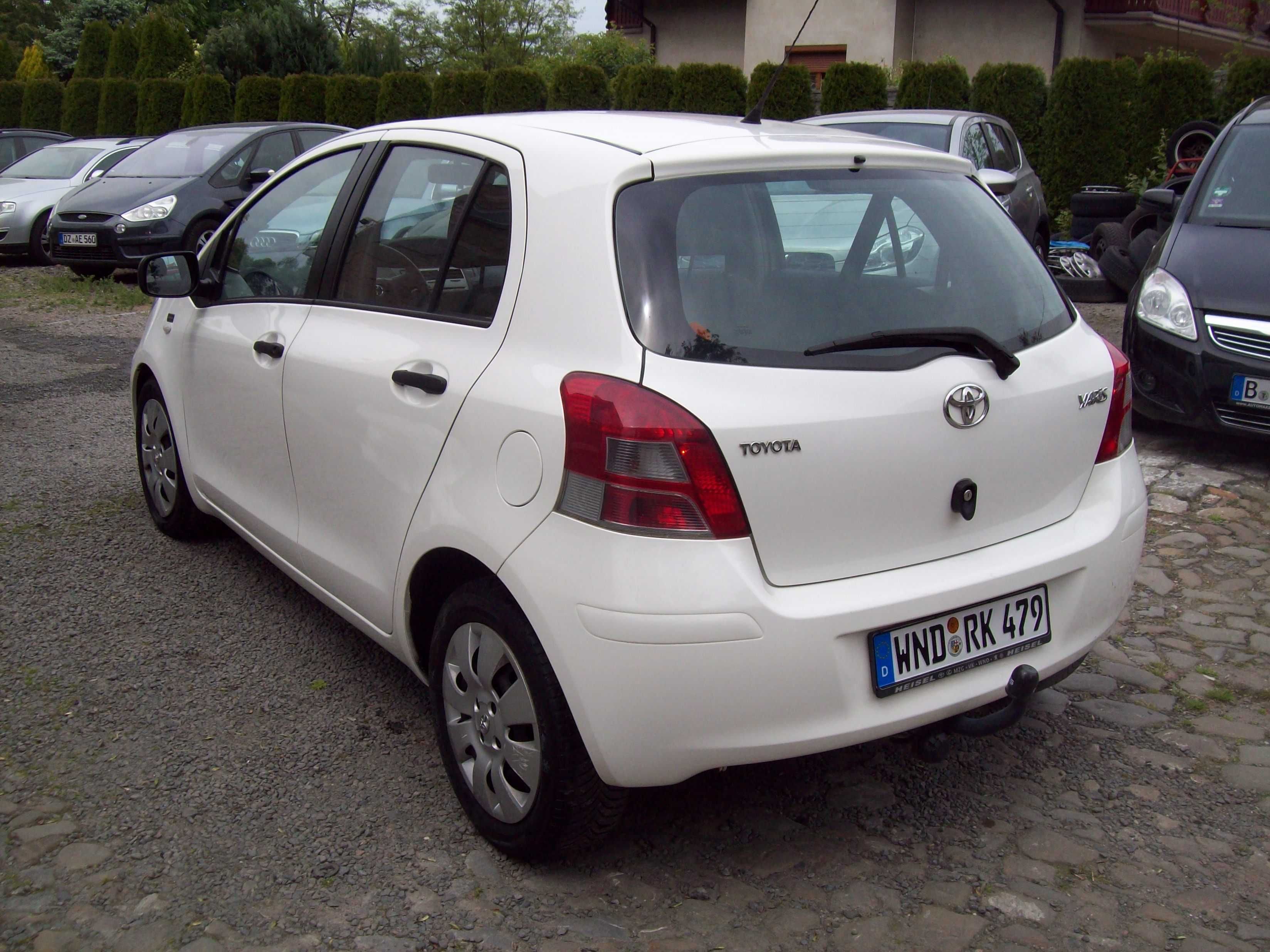 TOYOTA YARIS 1,3 / 99KM 6biegowa/5 drzwi/stan idealny bez korozji