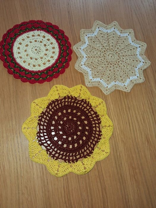 Podkładki robione na szydełku zestaw