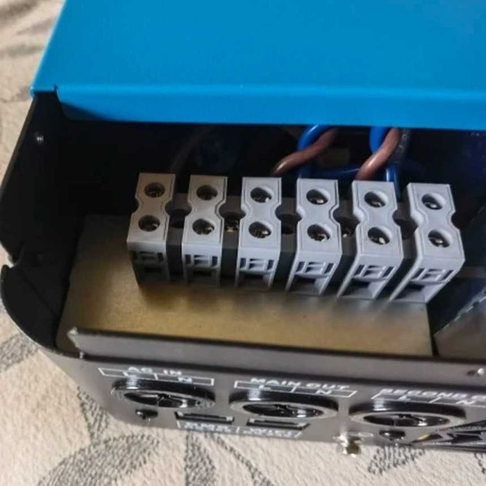 Инвертор гибридный солнечный Easun Power 2200W 24V MPPT Sine Wave 80A