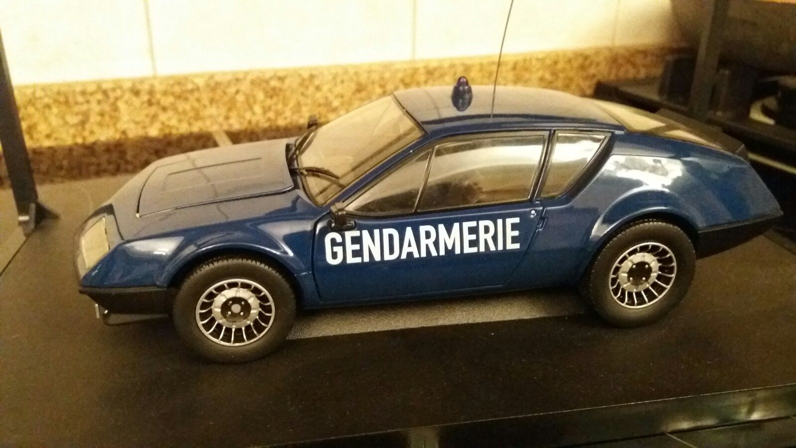 NOREV Renault Gendarmerie модель масштаб 1:18 (1/18)