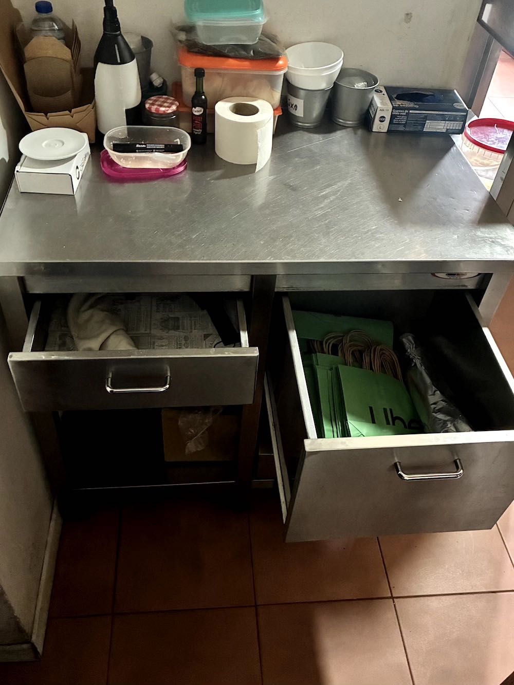 Bancada de inox com 2 gavetas