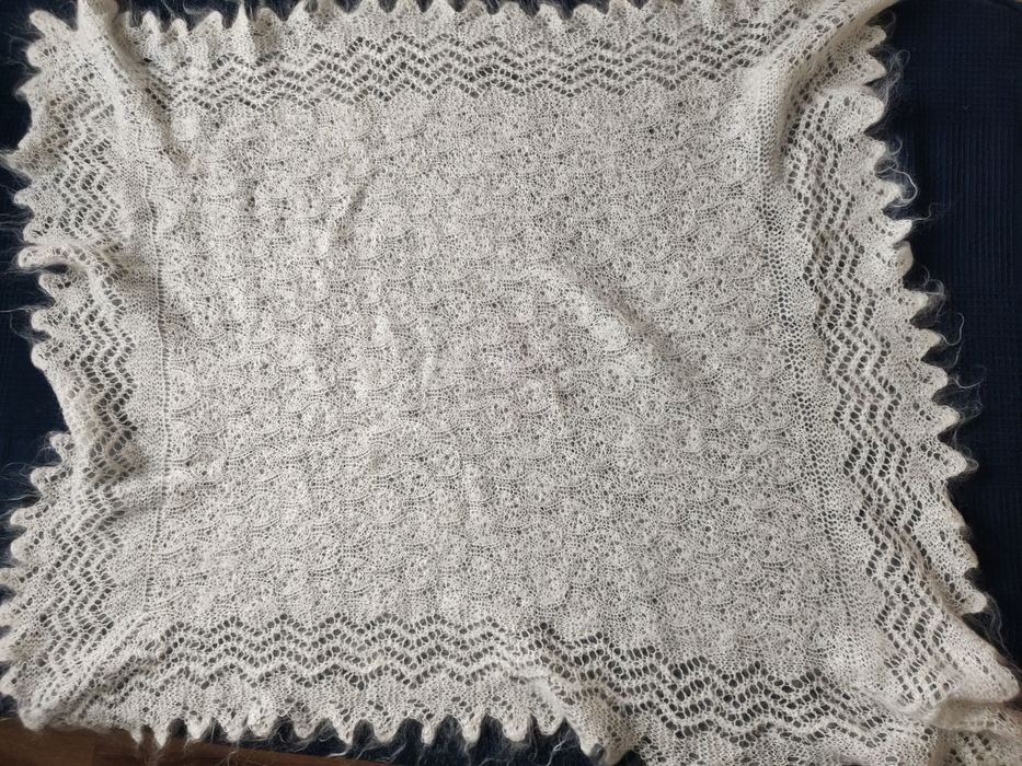 Bardzo cieply! Puchowy szal wykonany z naturalnego puchu koziego