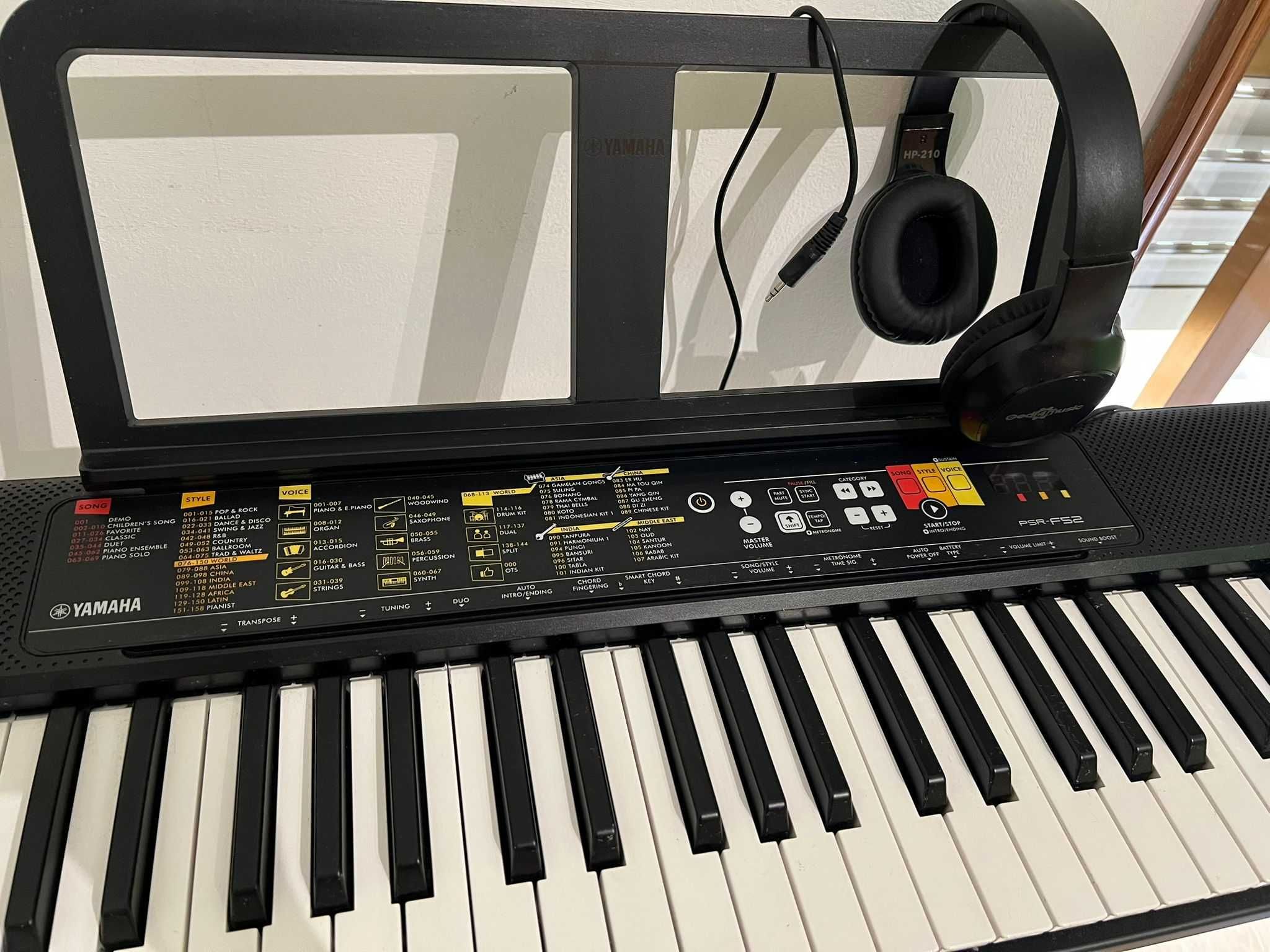 Teclado Yamaha PSR F52 - Fora da caixa, mas em estado IMPECÁVEL!