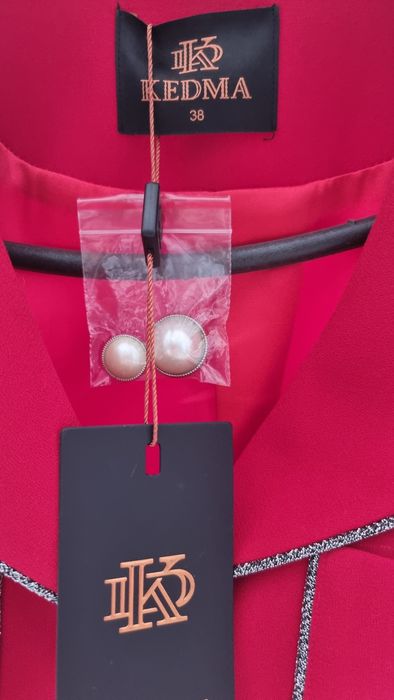 Костюм червоного кольору розмір 38 новий