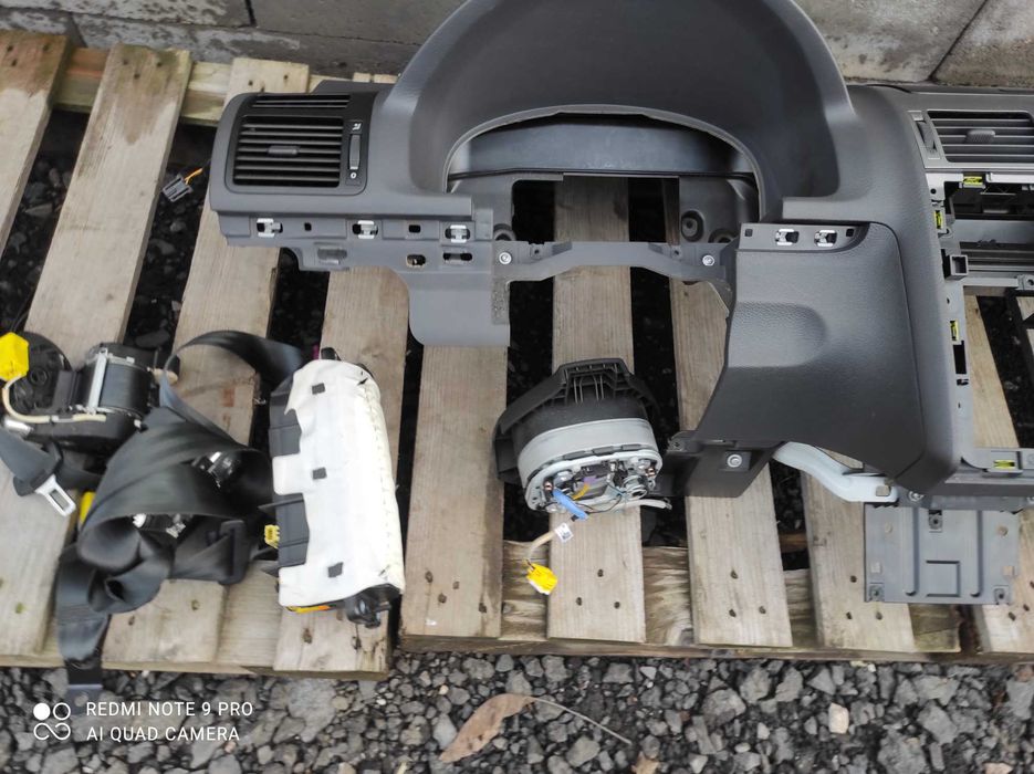 VW Touran deska rozdzielcza konsola pasy poduszki Europa oryginal