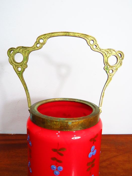 Pote ao estilo Arte Nova.