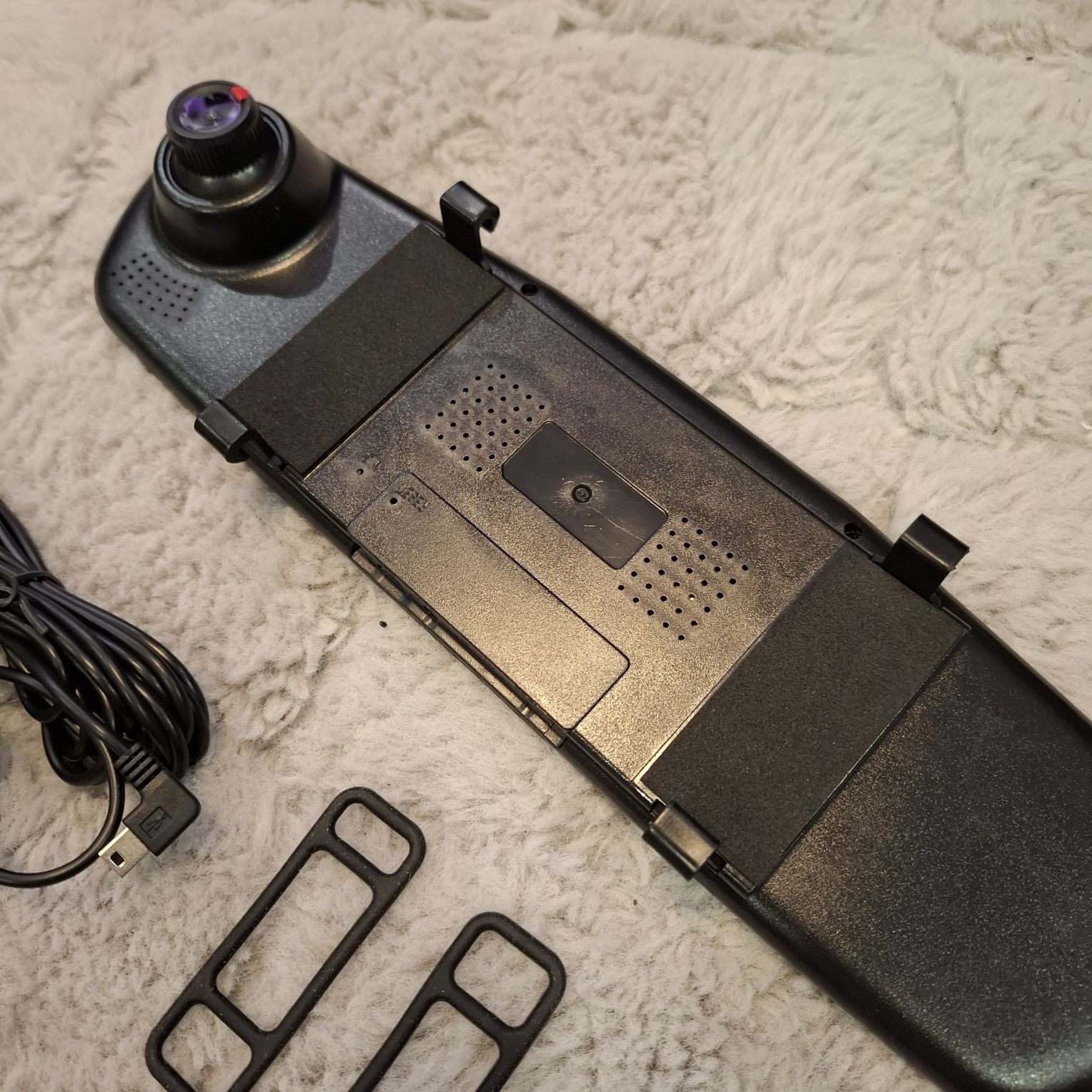 Lusterko z kamerą samochodową z ekranem LCD + karta 32GB oraz kabel