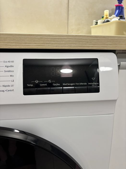 Maquina de Lavar e Secar Roupa Hisense