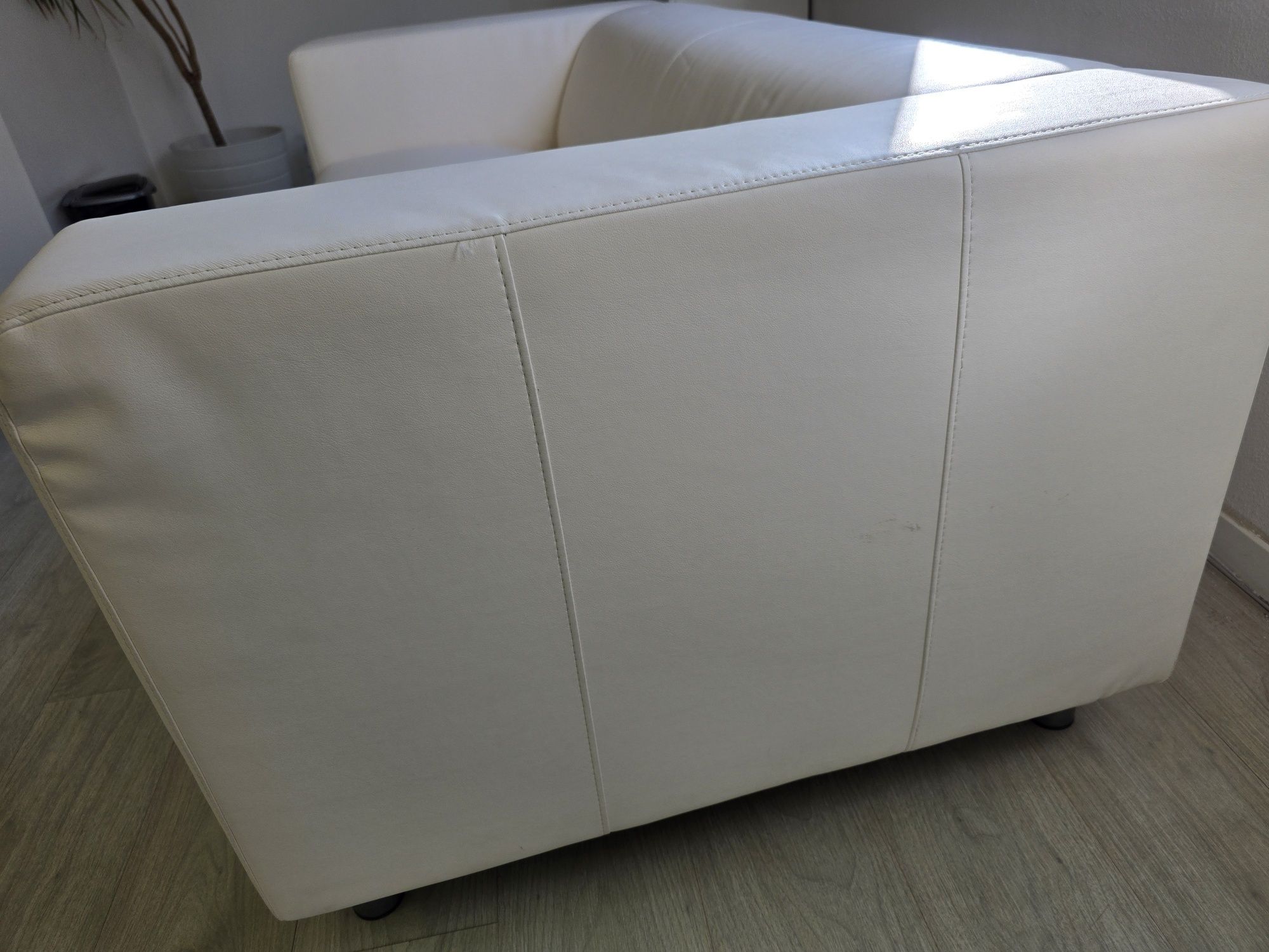 Sofá IKEA Pele Branco Klippan