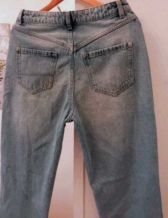 Jeansy Reserved straight z wysokim stanem. M 38