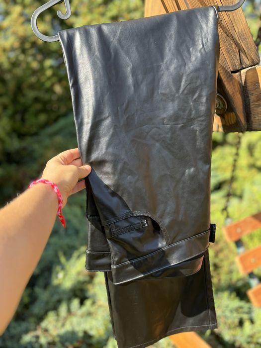 Czarne spodnie z imitacji skóry styl rockowy r. 44/XXL