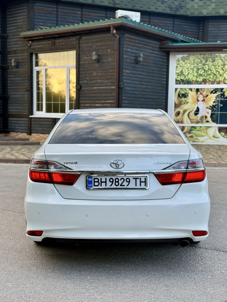 Продам официальную Toyota Camry 2015года