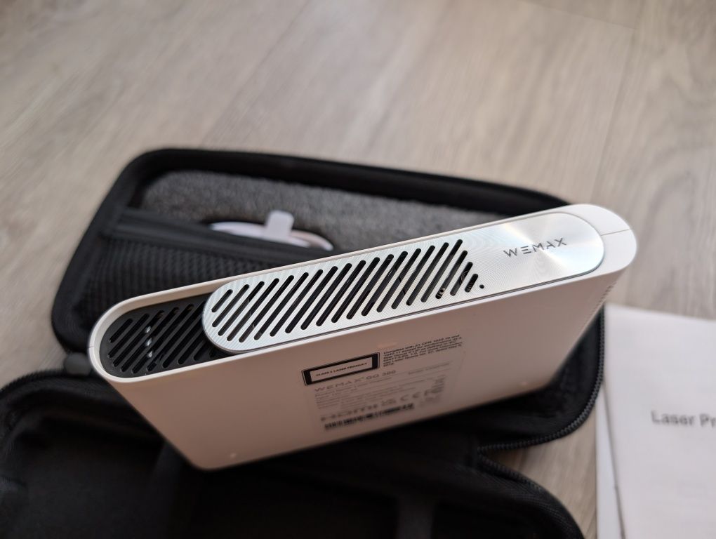 Лазерний проектор Wemax GO 300 lum Laser Wi-fi Bluetooth